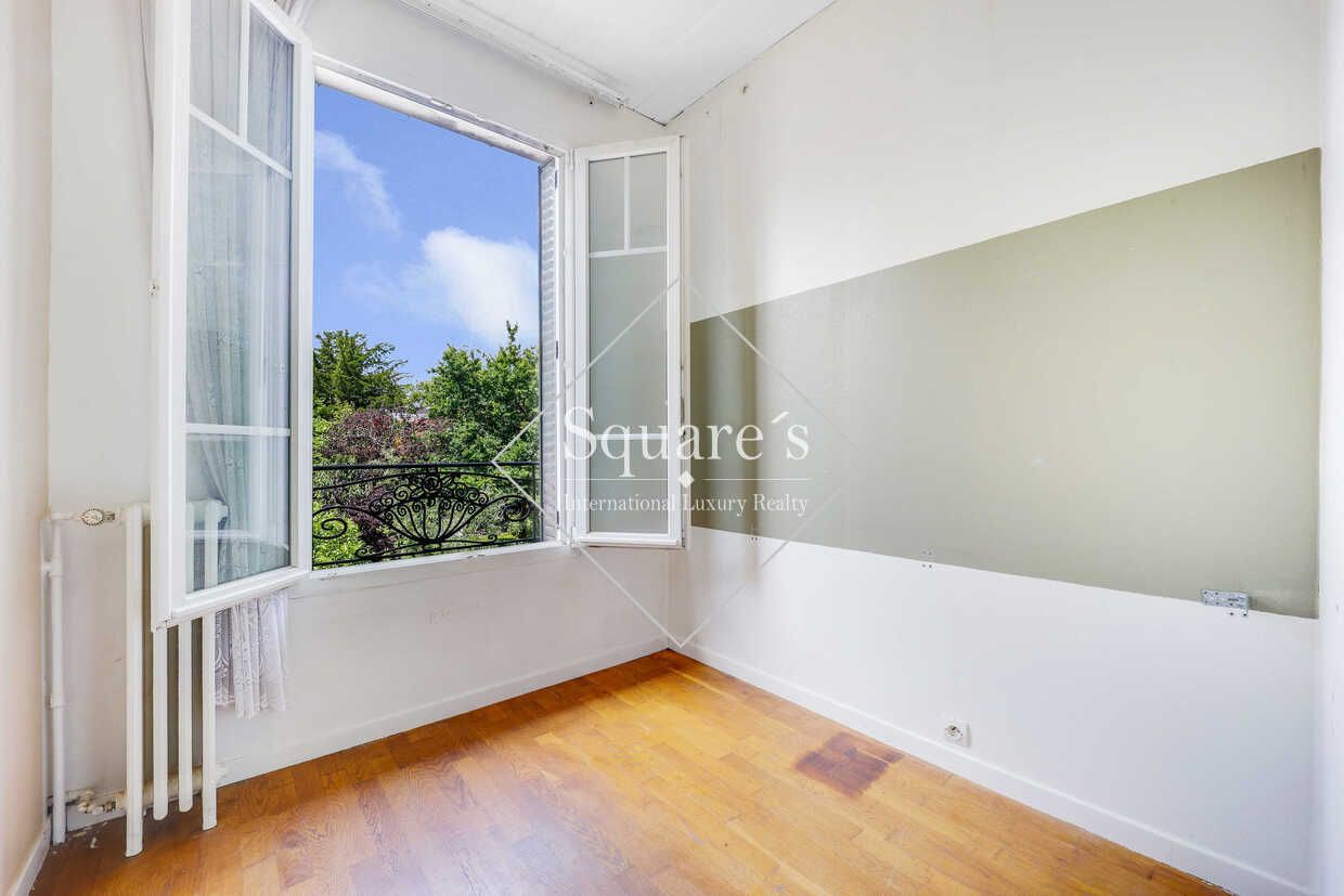 house 7 Rooms for sale on Garches (92380)