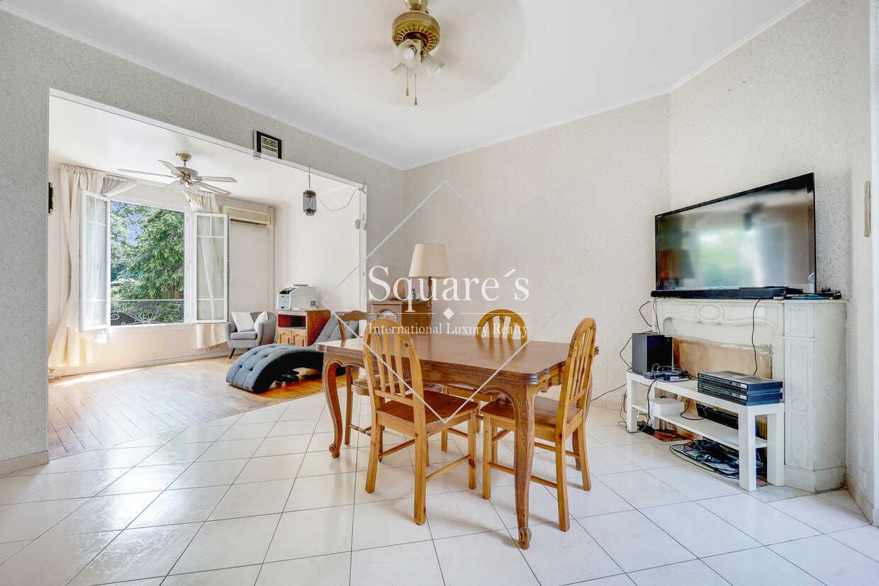 house 7 Rooms for sale on Garches (92380)