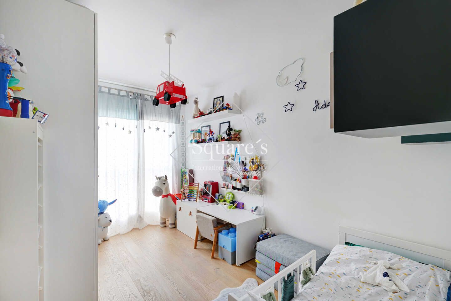 apartment 4 Rooms for sale on Puteaux (92800)