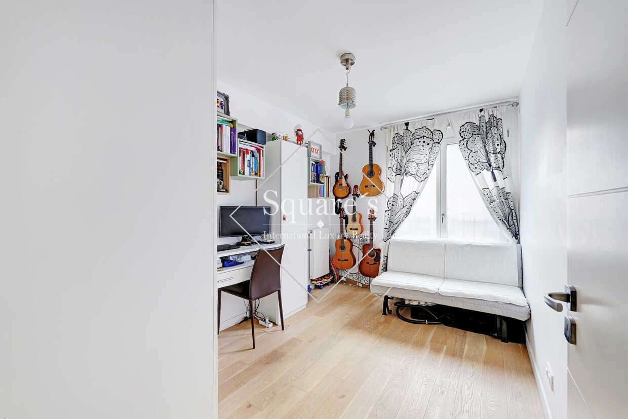 apartment 4 Rooms for sale on Puteaux (92800)