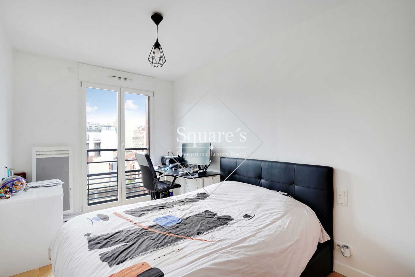 apartment 4 Rooms for sale on Suresnes (92150)