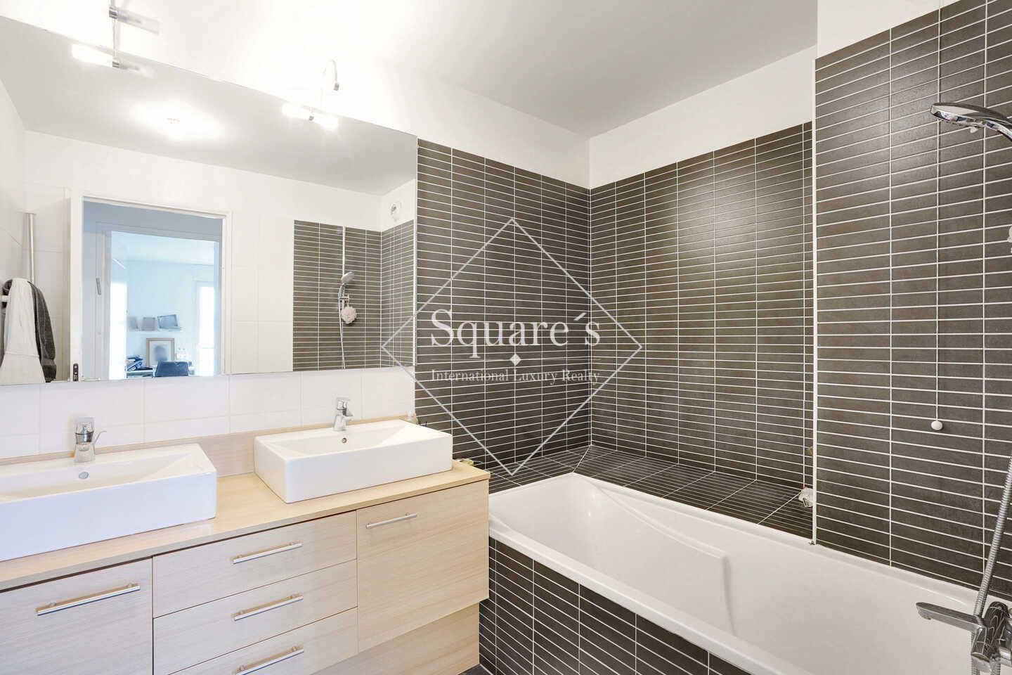 apartment 4 Rooms for sale on Suresnes (92150)