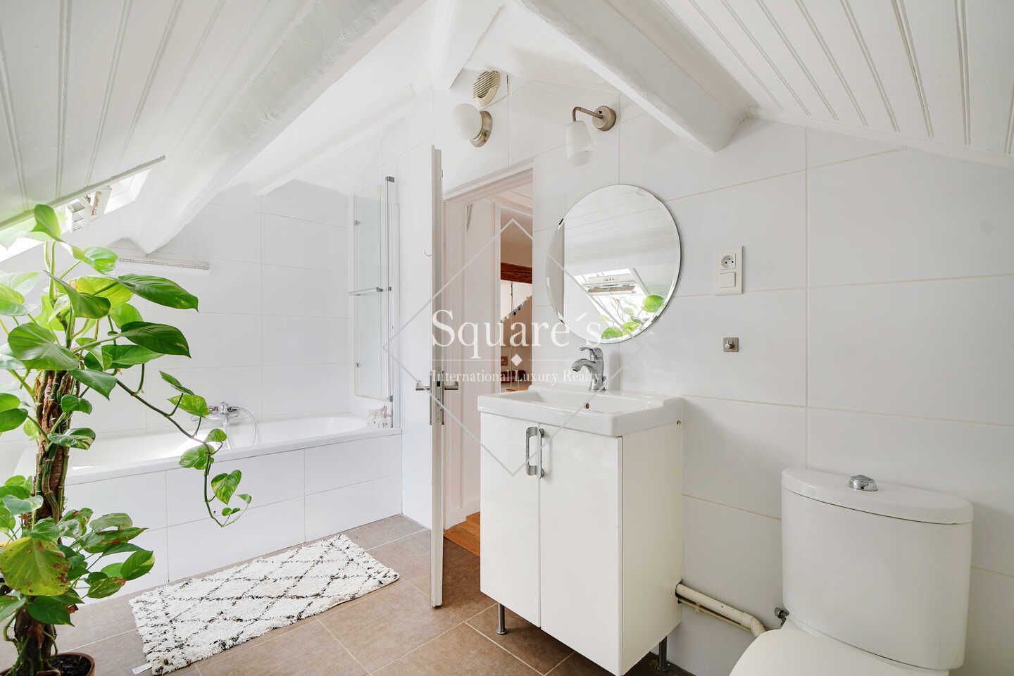 apartment 4 Rooms for sale on Suresnes (92150)