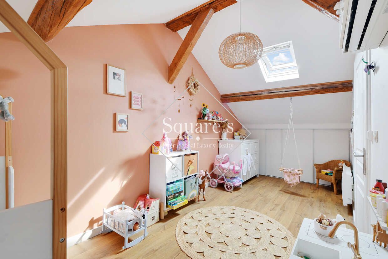 apartment 4 Rooms for sale on Suresnes (92150)