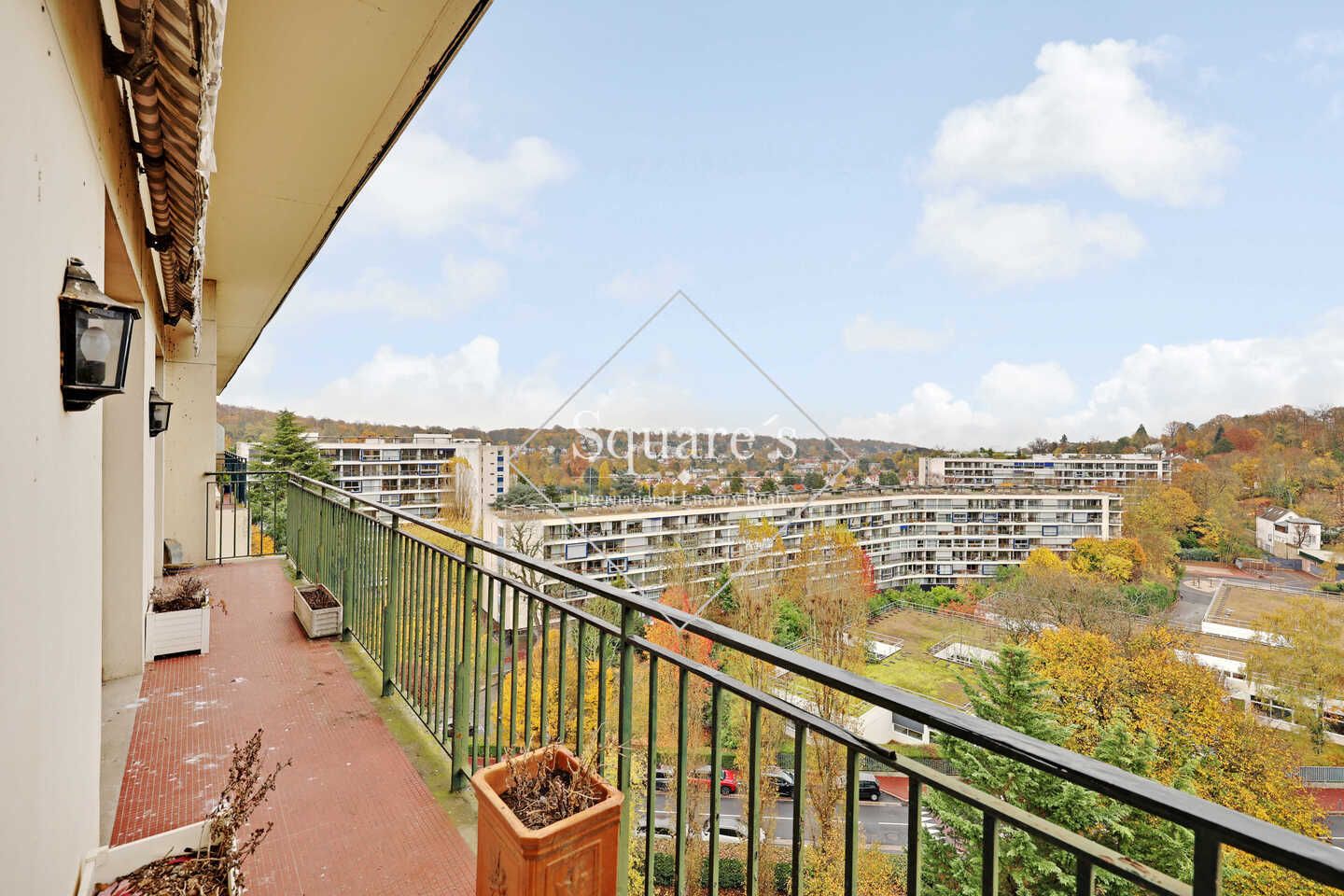 apartment 5 Rooms for sale on Ville d Avray (92410)