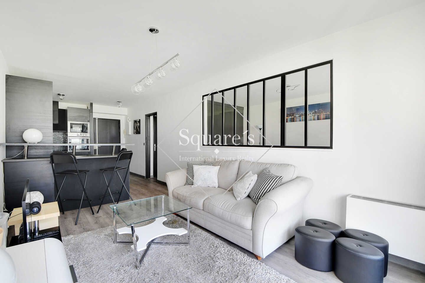 apartment 2 Rooms for sale on Courbevoie (92400)