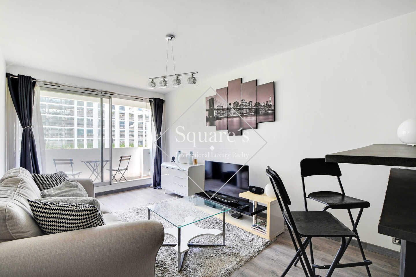 apartment 2 Rooms for sale on Courbevoie (92400)