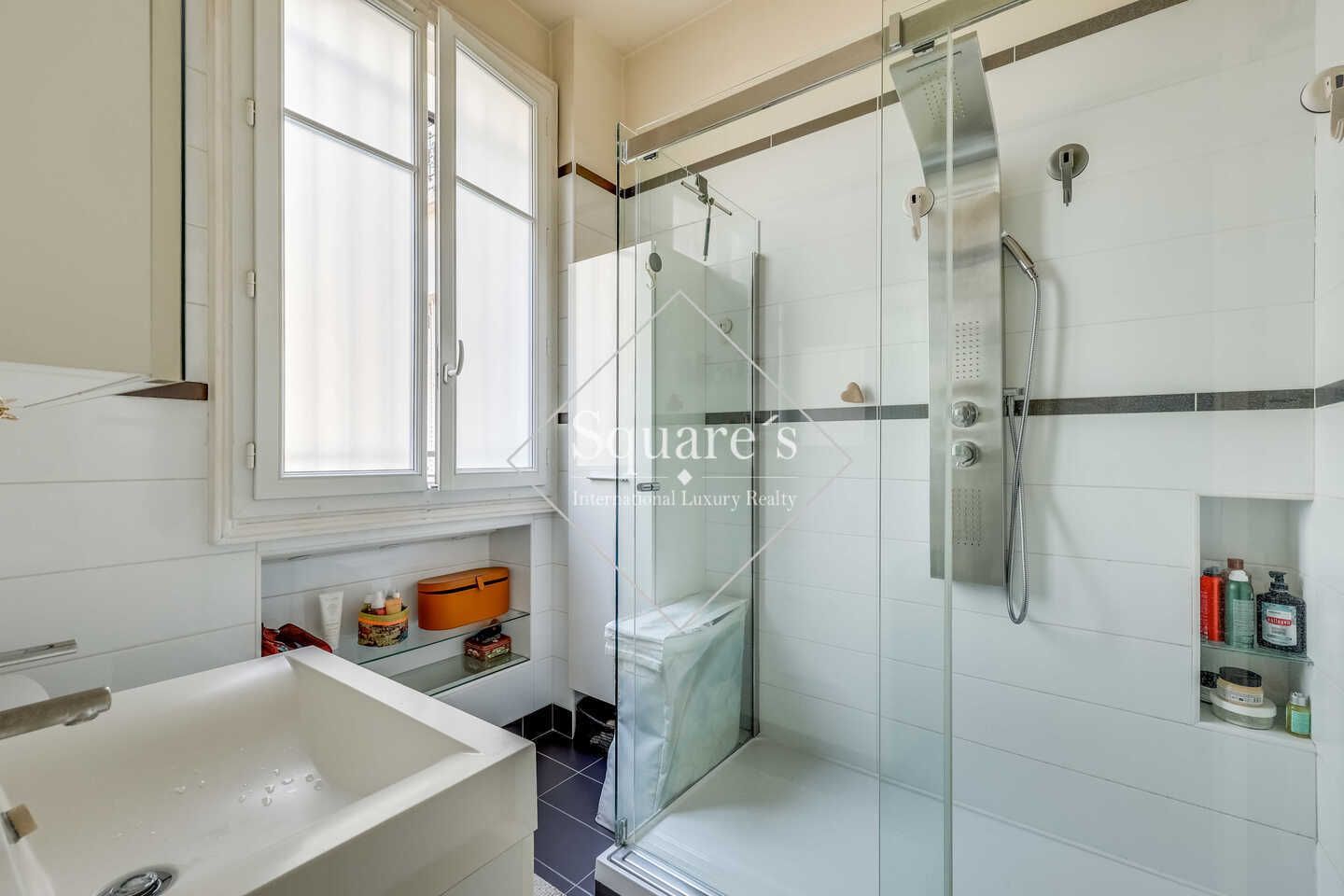 apartment 4 Rooms for sale on Paris 17ème (75017)