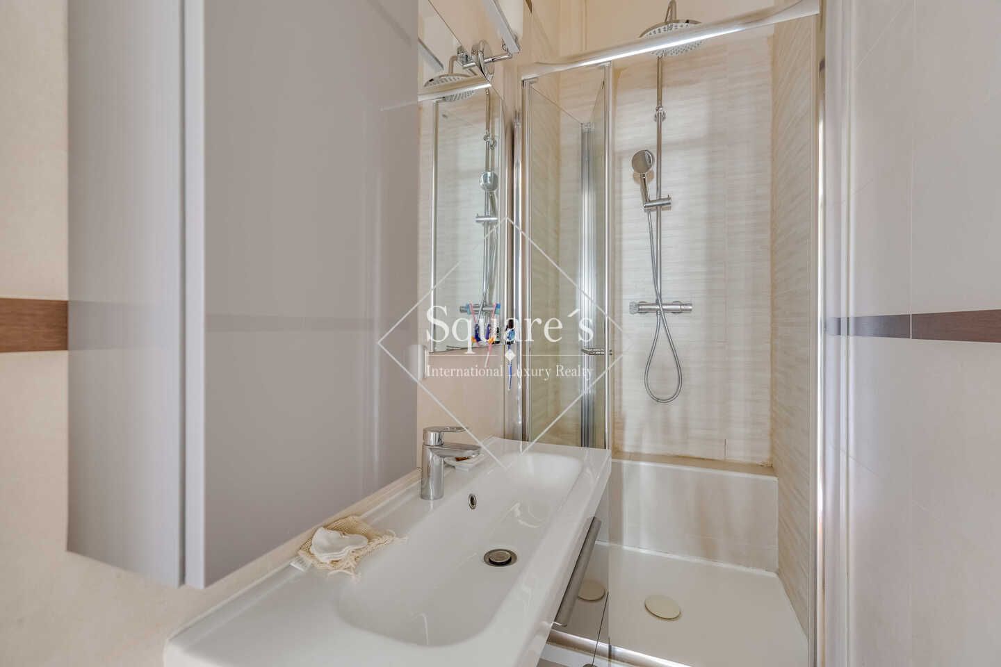 apartment 4 Rooms for sale on Paris 17ème (75017)