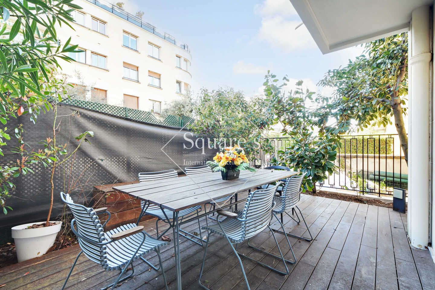 apartment 5 Rooms for sale on Neuilly-sur-Seine (92200)