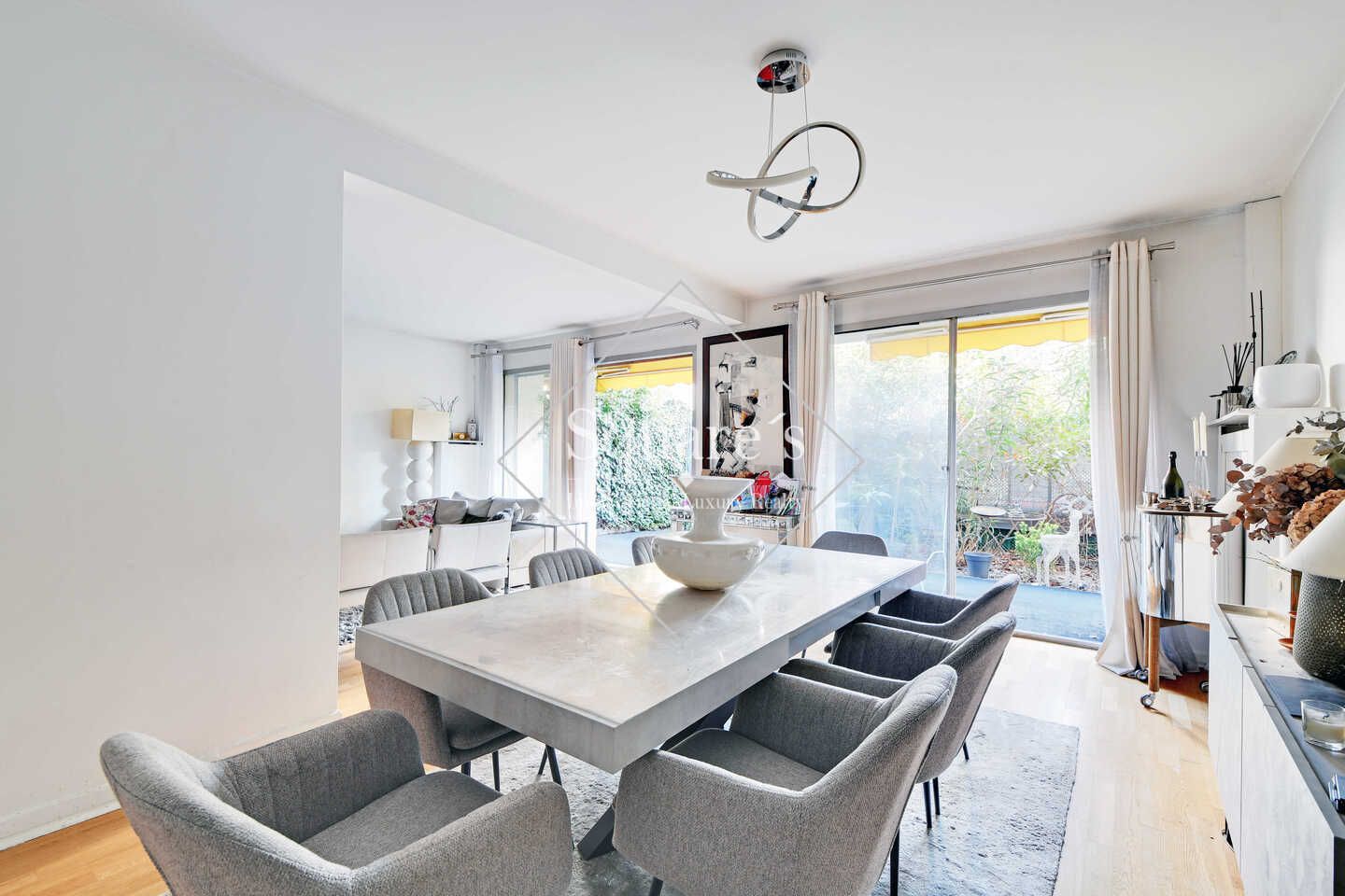 apartment 5 Rooms for sale on Neuilly-sur-Seine (92200)