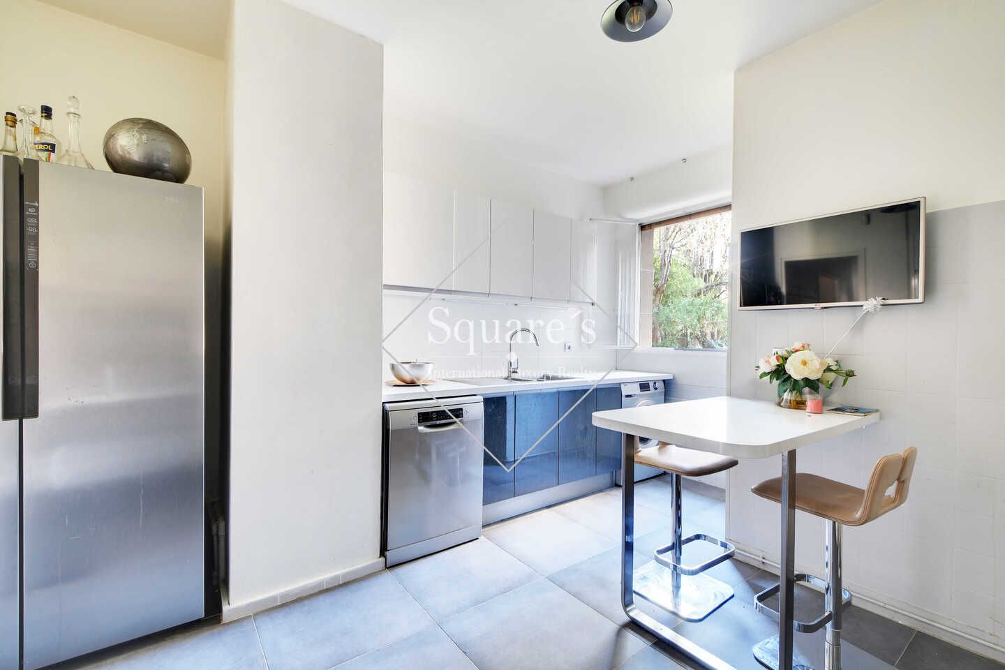 apartment 5 Rooms for sale on Neuilly-sur-Seine (92200)