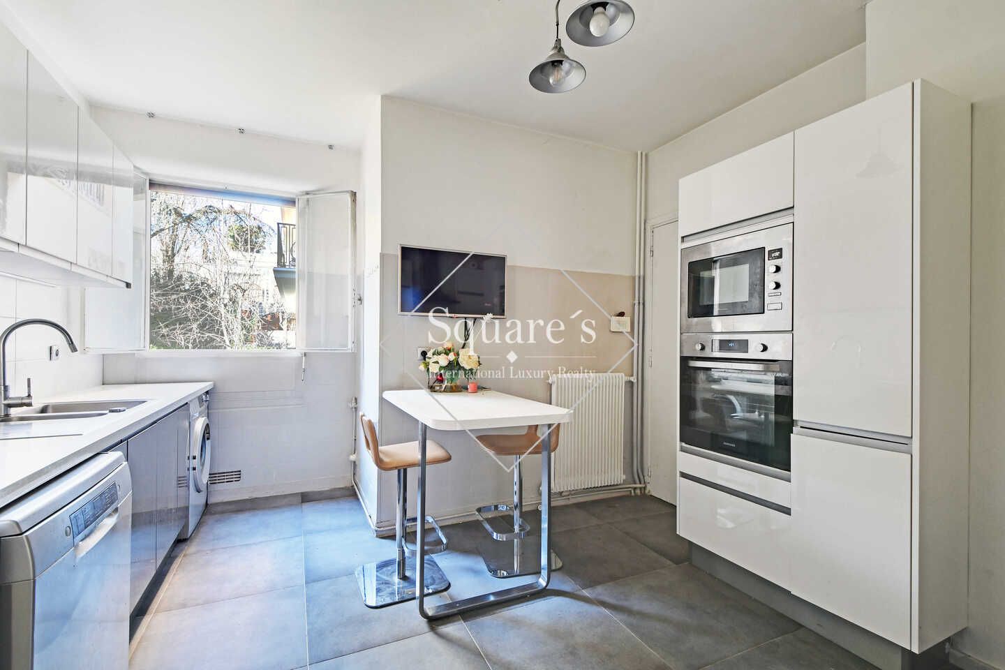 apartment 5 Rooms for sale on Neuilly-sur-Seine (92200)