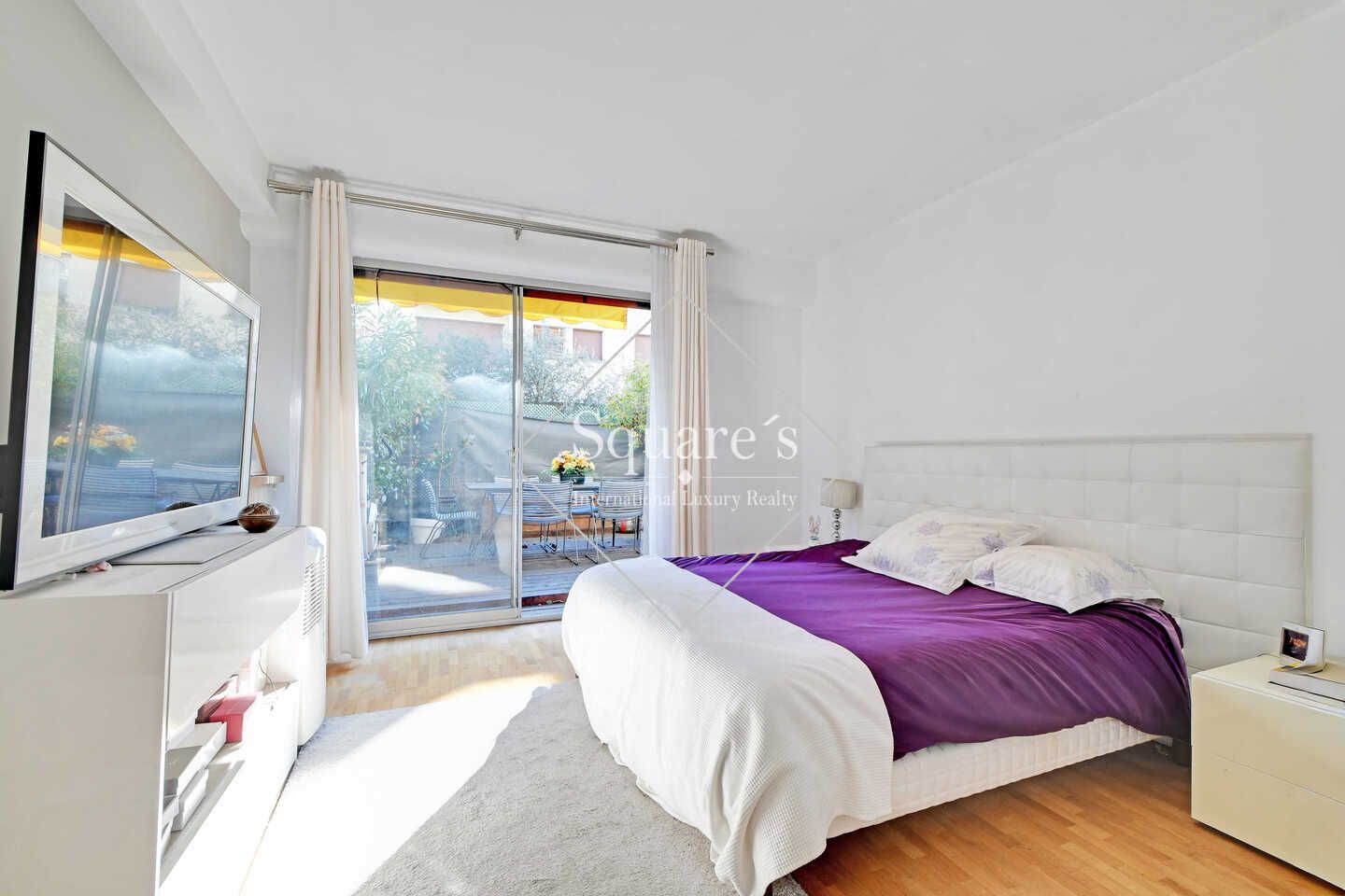 apartment 5 Rooms for sale on Neuilly-sur-Seine (92200)