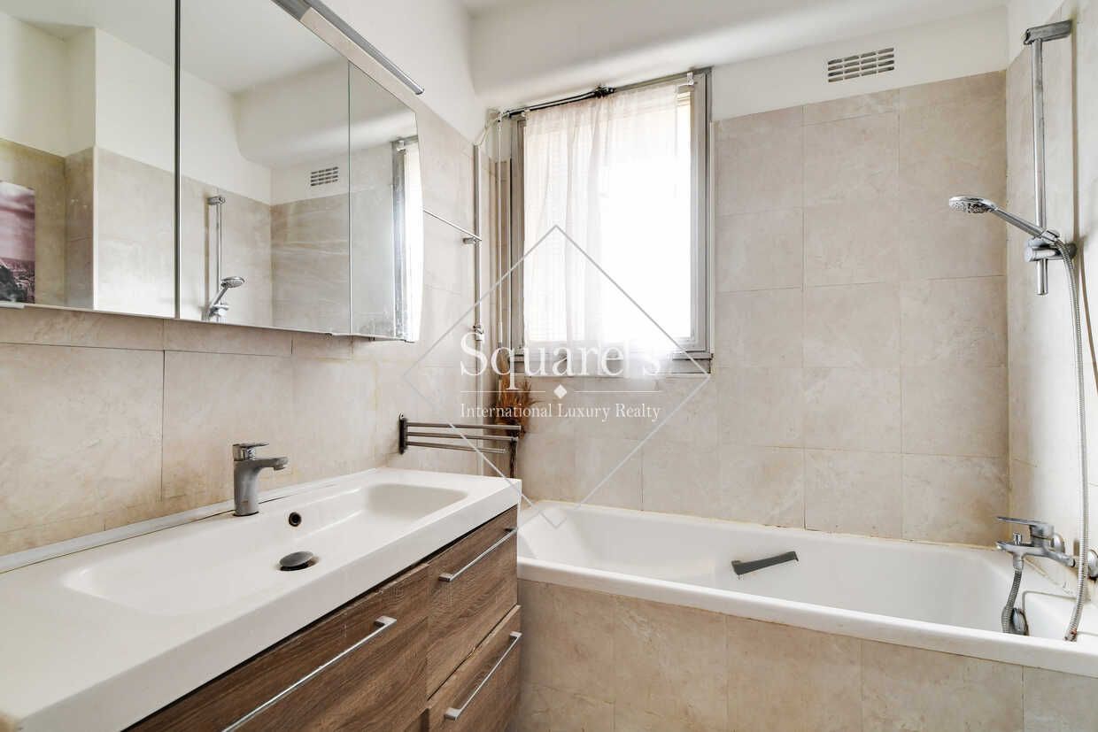 apartment 5 Rooms for sale on Neuilly-sur-Seine (92200)