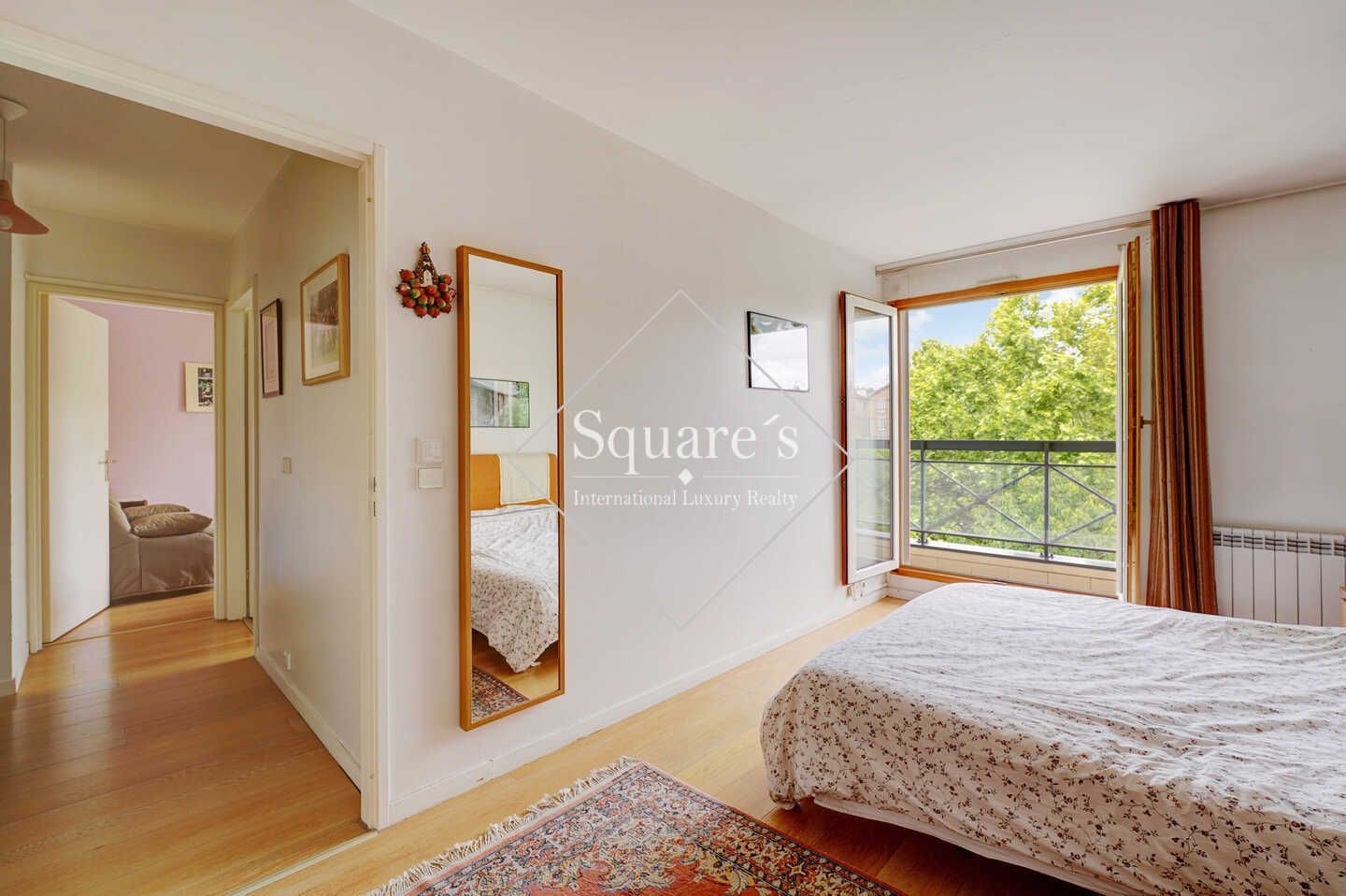 apartment 4 Rooms for sale on La Garenne Colombes (92250)