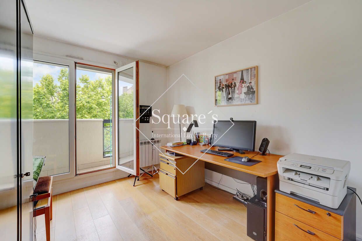 apartment 4 Rooms for sale on La Garenne Colombes (92250)