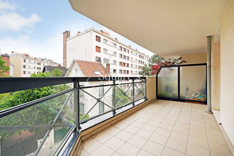 apartment 4 Rooms for sale on La Garenne Colombes (92250)
