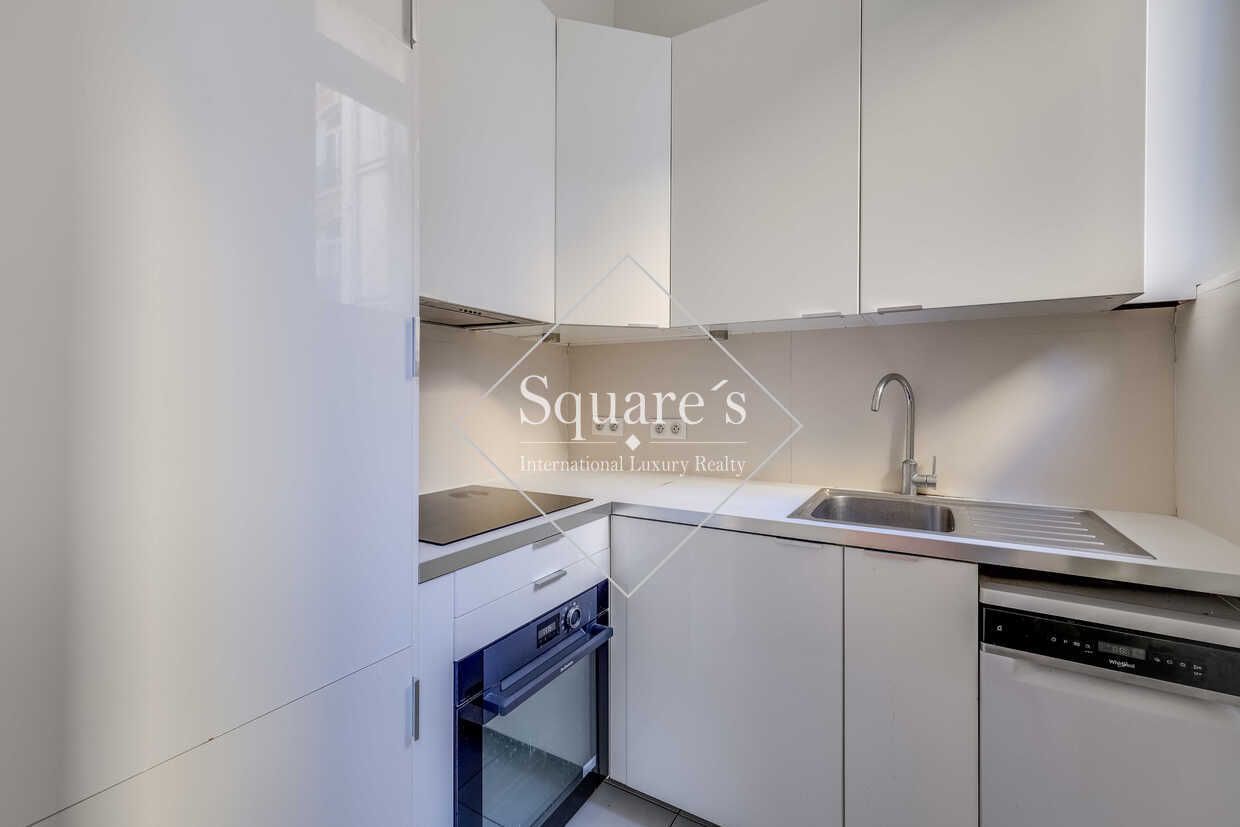 apartment 10 Rooms for sale on Paris 16ème (75016)