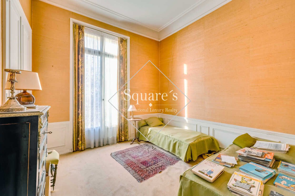 apartment 10 Rooms for sale on Paris 16ème (75016)