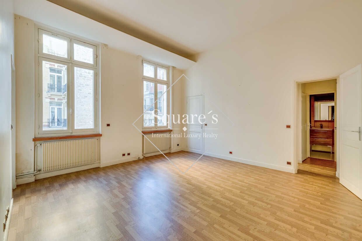 apartment 10 Rooms for sale on Paris 16ème (75016)