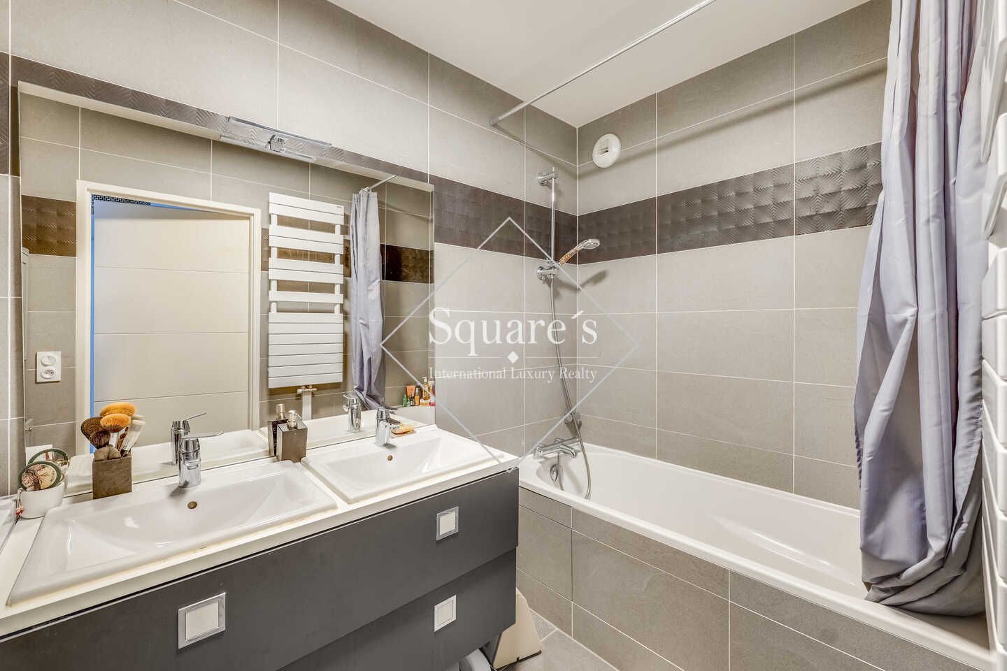 apartment 3 Rooms for sale on La Garenne Colombes (92250)