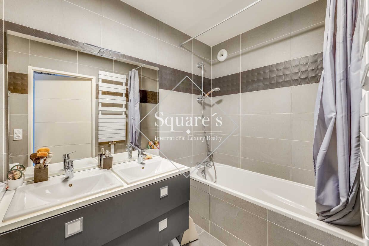 apartment 3 Rooms for sale on La Garenne Colombes (92250)