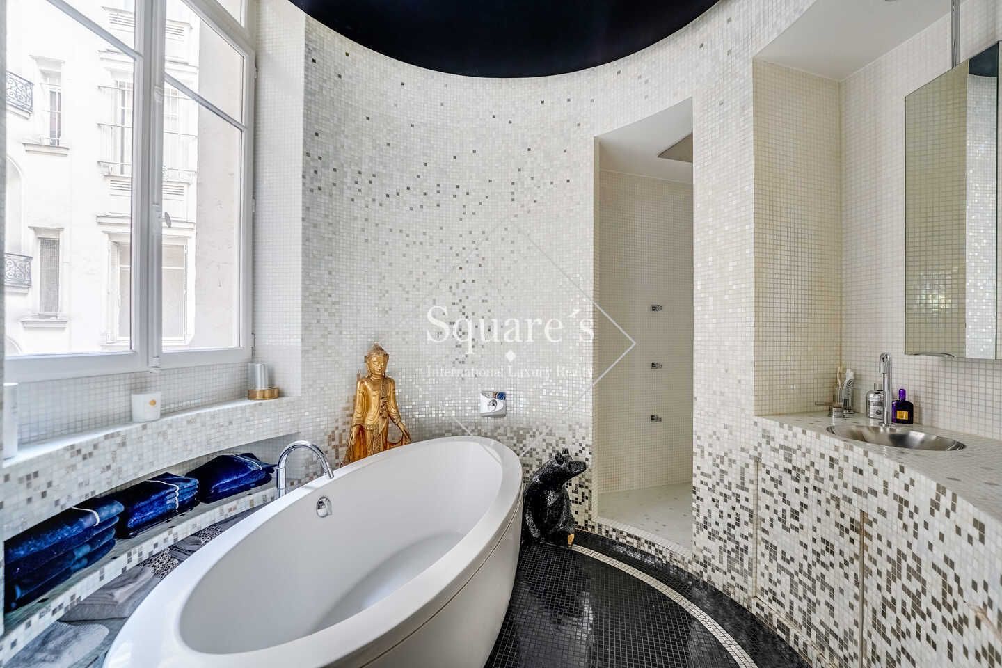 apartment 5 Rooms for sale on Paris 17ème (75017)