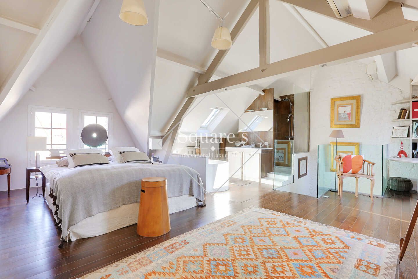 house 6 Rooms for sale on Suresnes (92150)