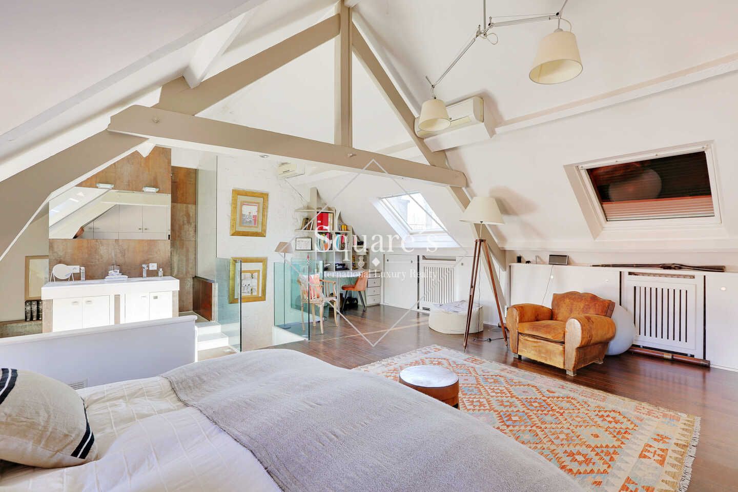 house 6 Rooms for sale on Suresnes (92150)