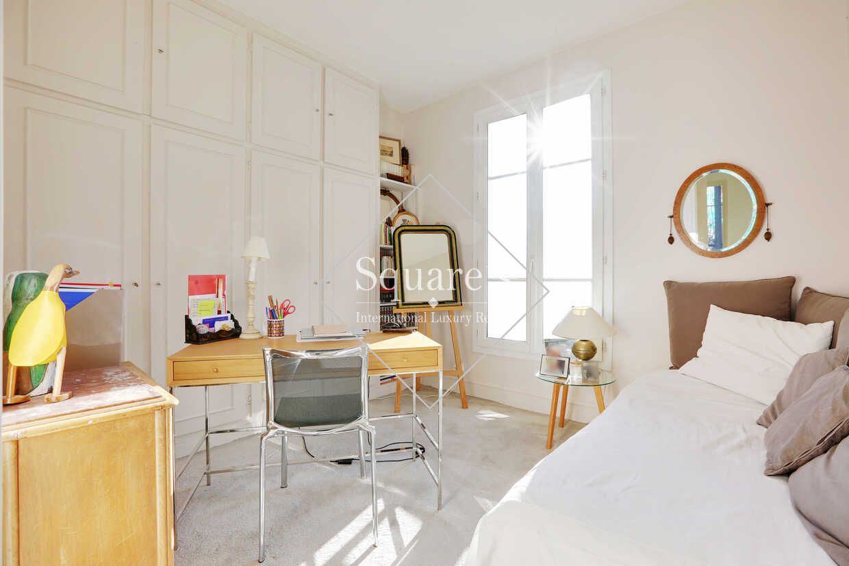 house 6 Rooms for sale on Suresnes (92150)