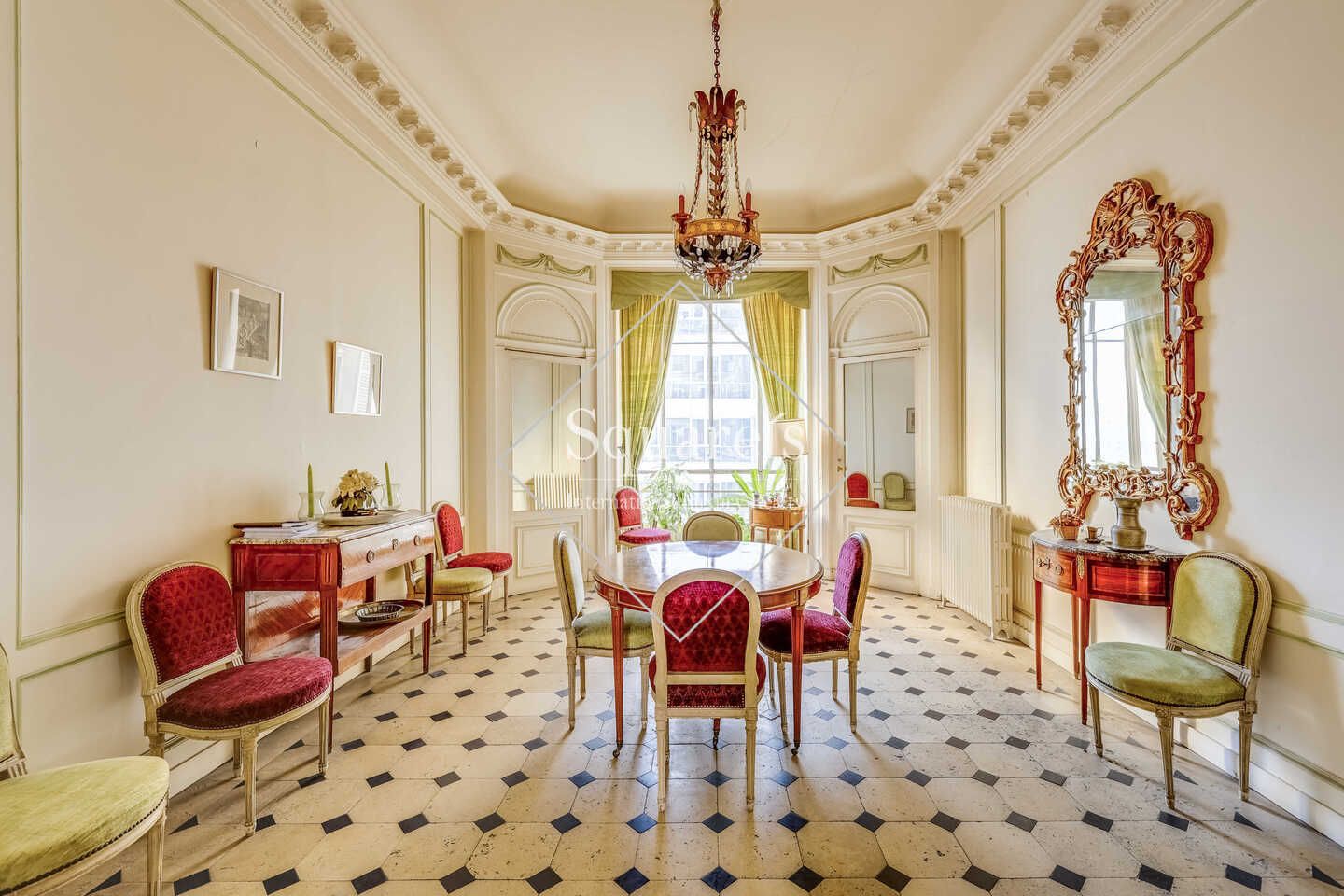 apartment 10 Rooms for sale on Paris 16ème (75016)