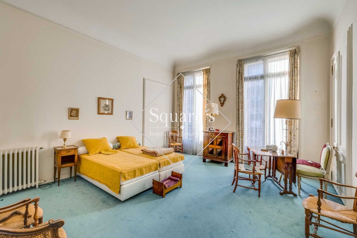 apartment 10 Rooms for sale on Paris 16ème (75016)