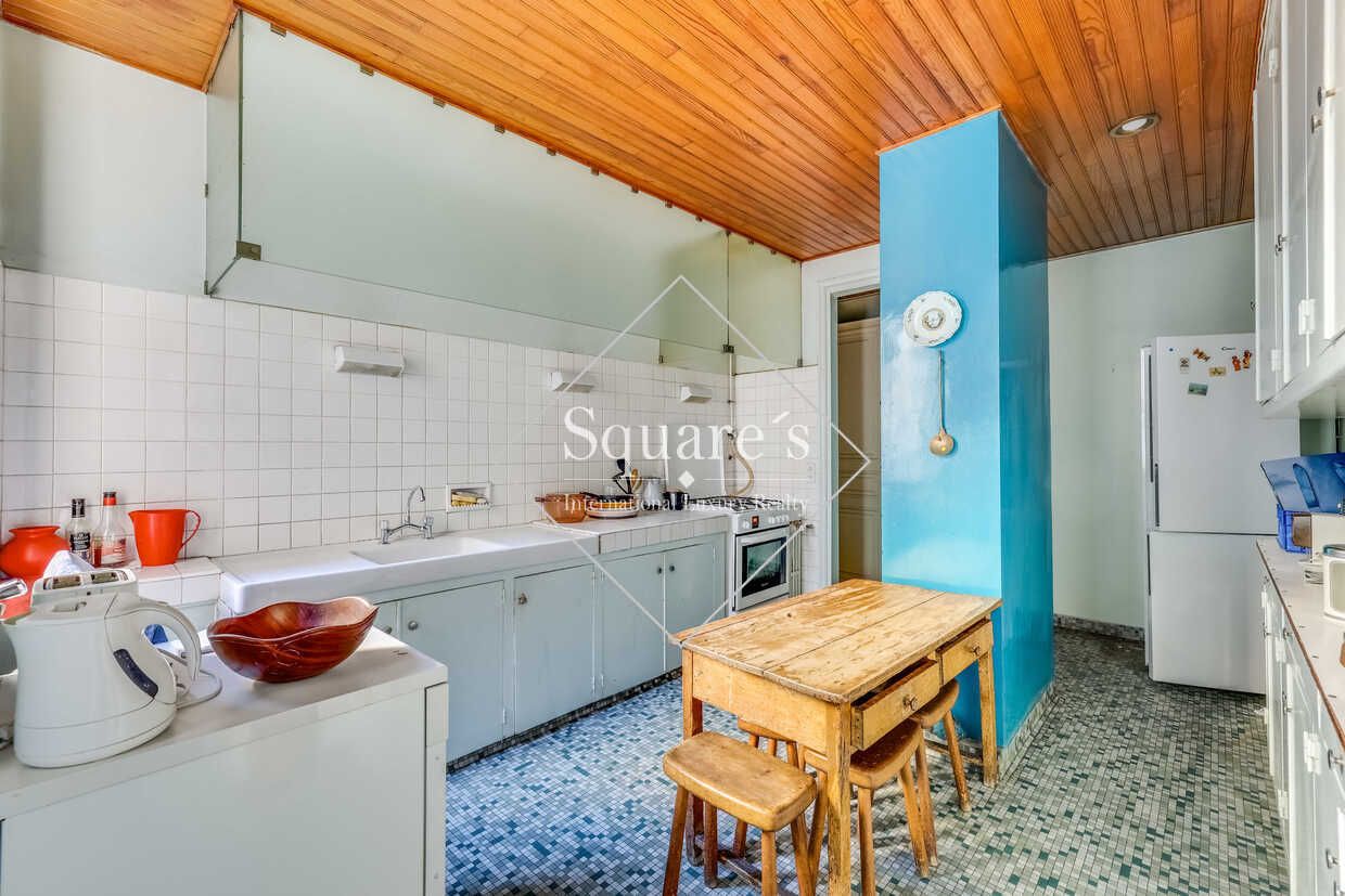 apartment 10 Rooms for sale on Paris 16ème (75016)