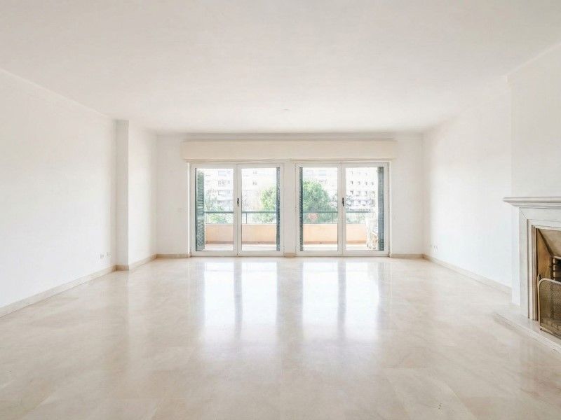 apartment 5 Rooms for sale on Cascais (2750)