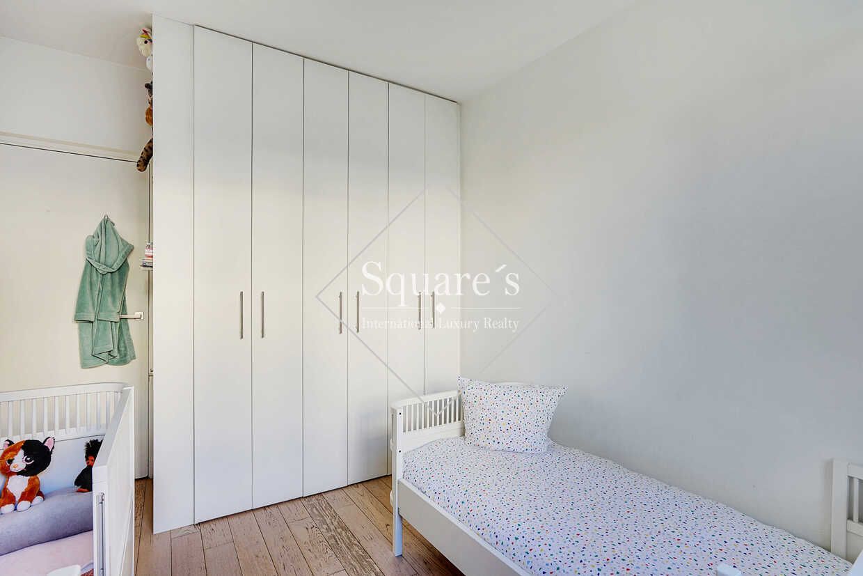 apartment 5 Rooms for sale on Neuilly-sur-Seine (92200)