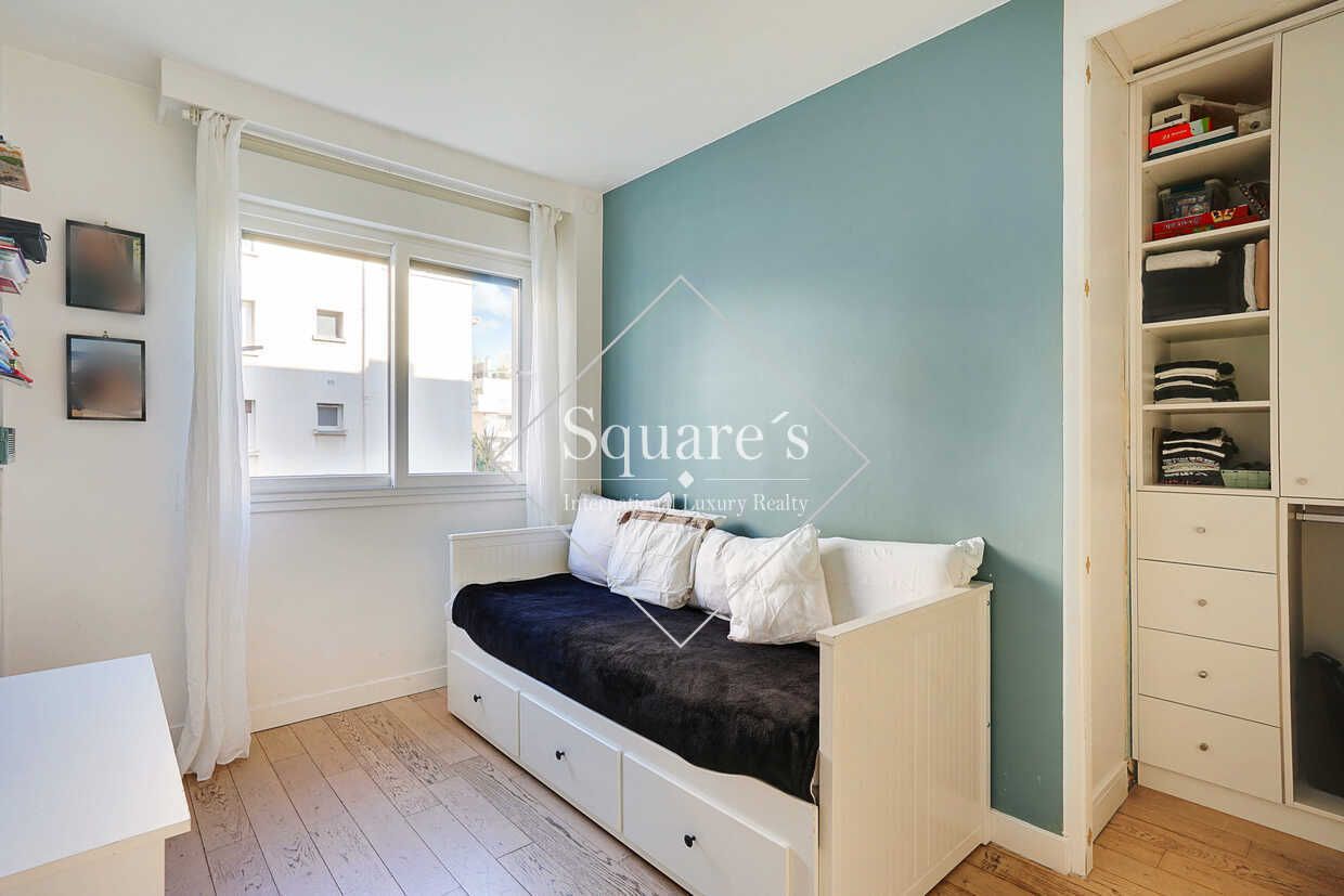 apartment 5 Rooms for sale on Neuilly-sur-Seine (92200)