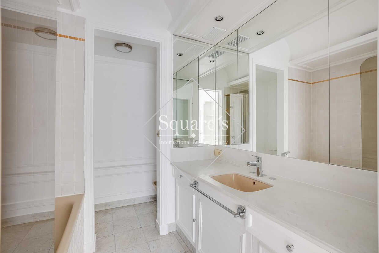 apartment 7 Rooms for rent on Paris 16ème (75016)