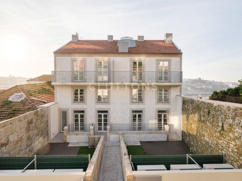 house 4 Rooms for sale on Vila Nova de Gaia (4430)
