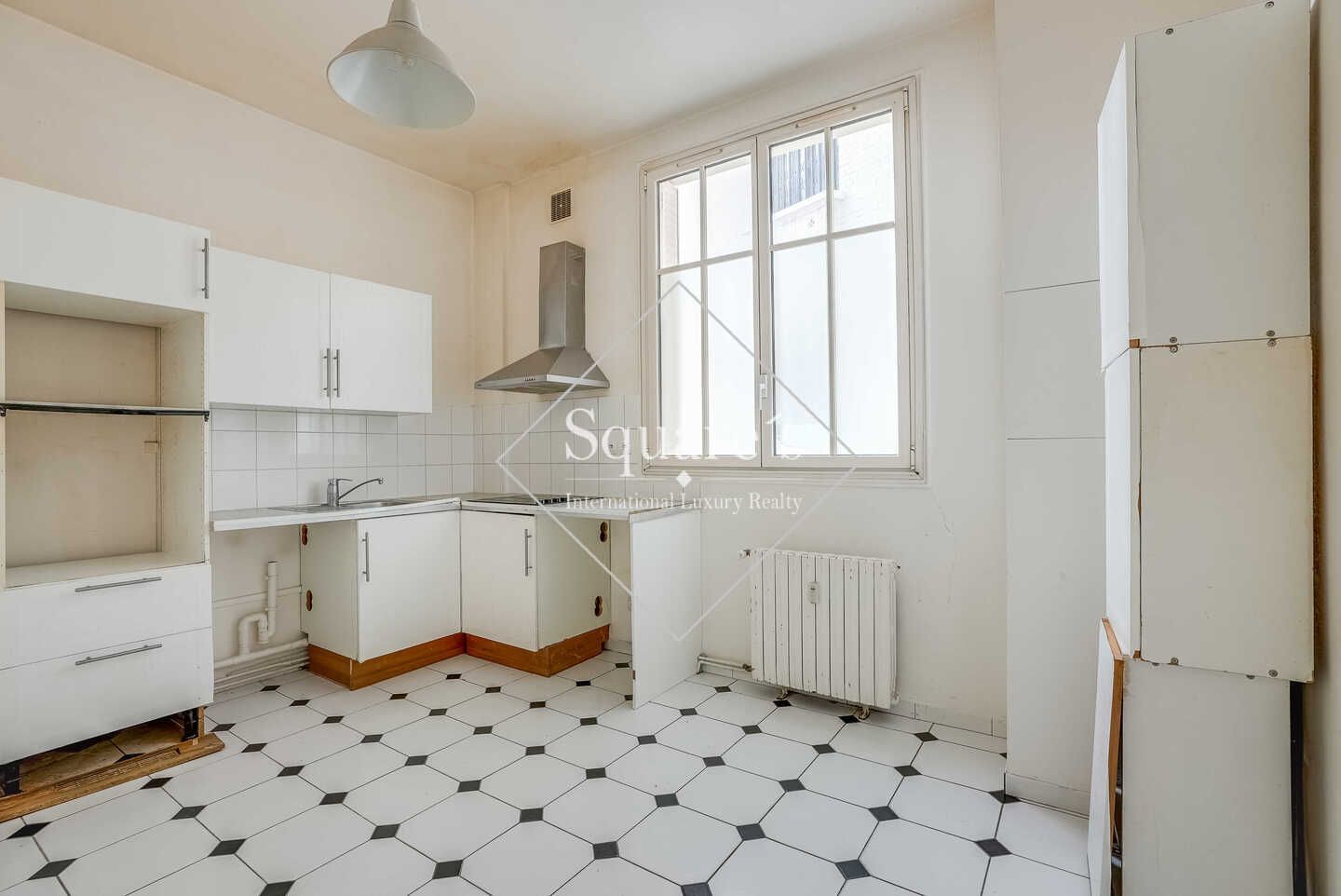 apartment 5 Rooms for sale on Neuilly-sur-Seine (92200)