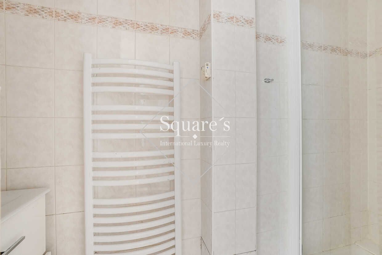 apartment 5 Rooms for sale on Neuilly-sur-Seine (92200)