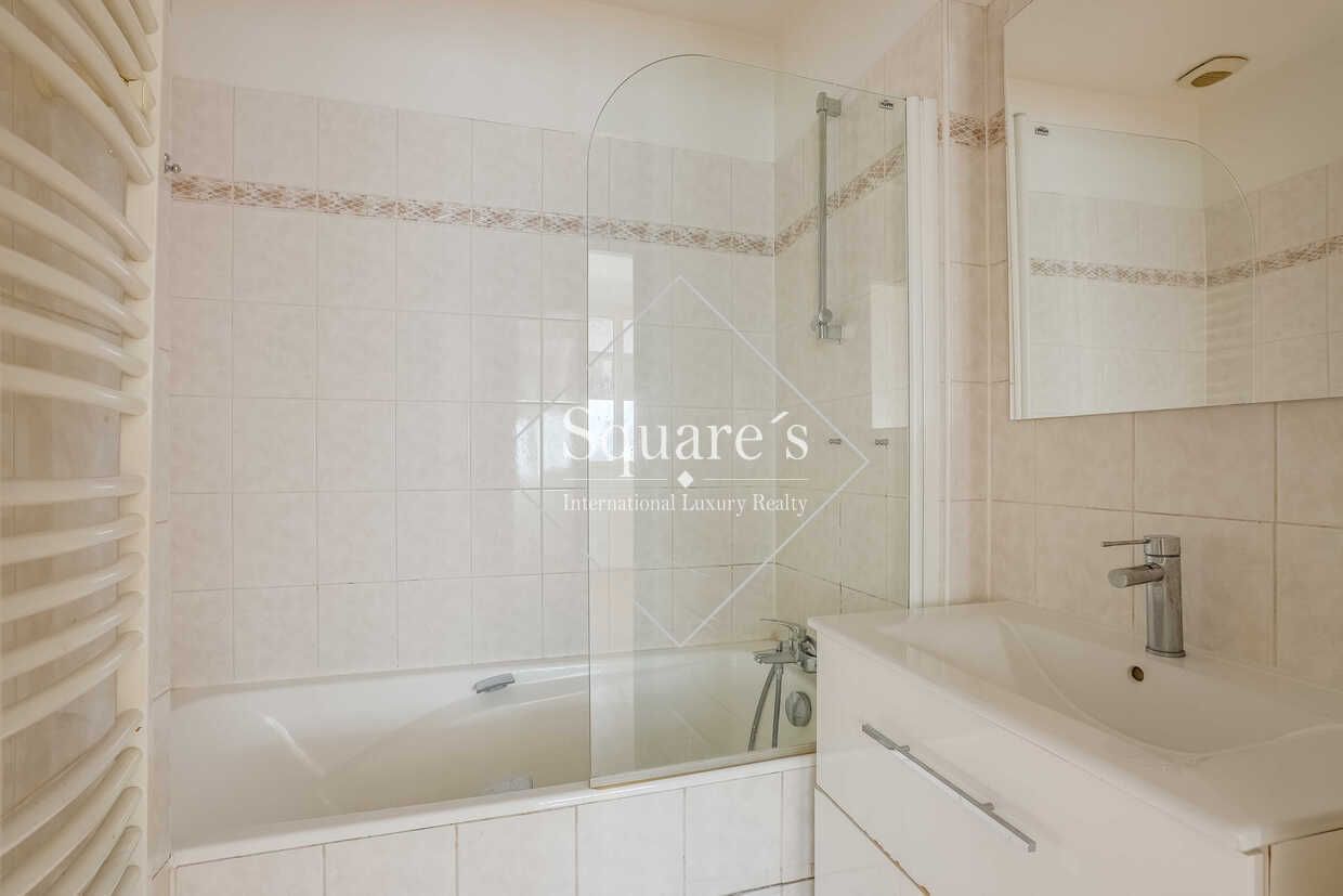 apartment 5 Rooms for sale on Neuilly-sur-Seine (92200)