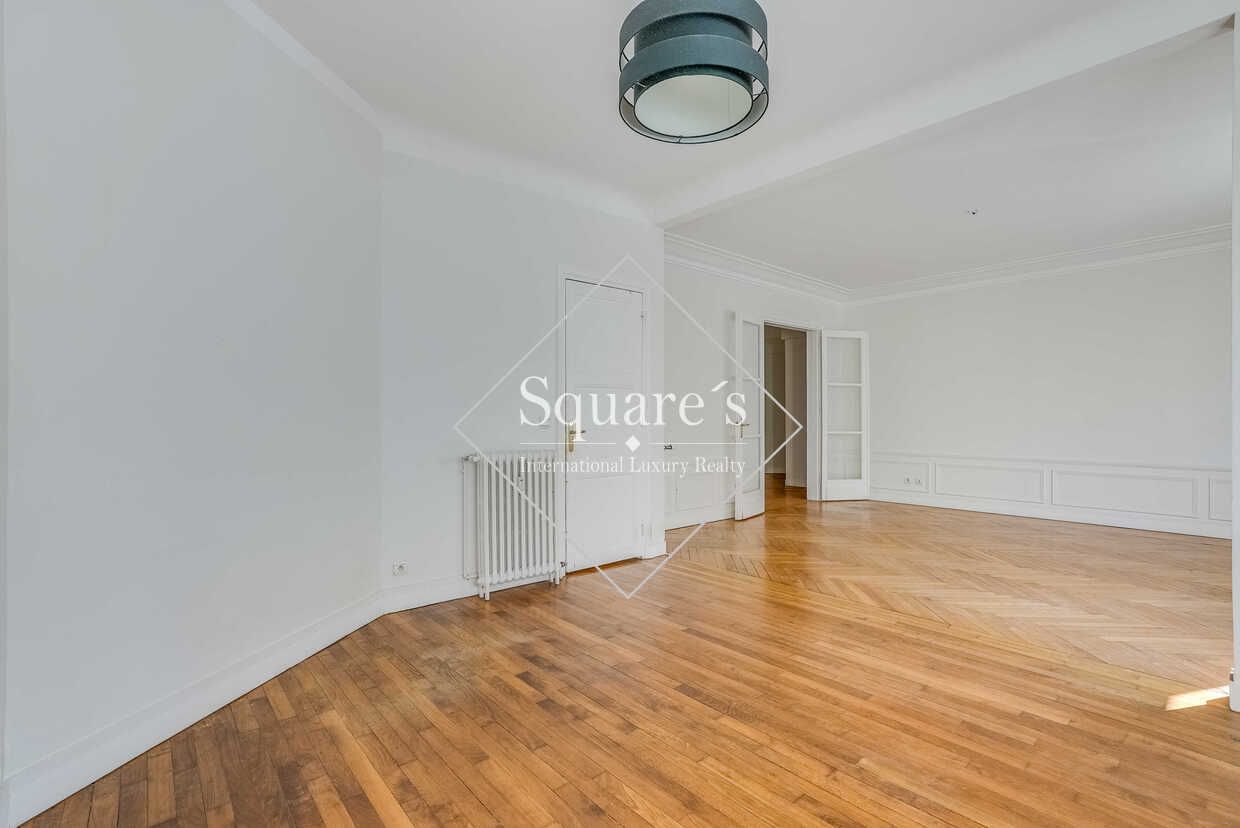 apartment 5 Rooms for sale on Neuilly-sur-Seine (92200)