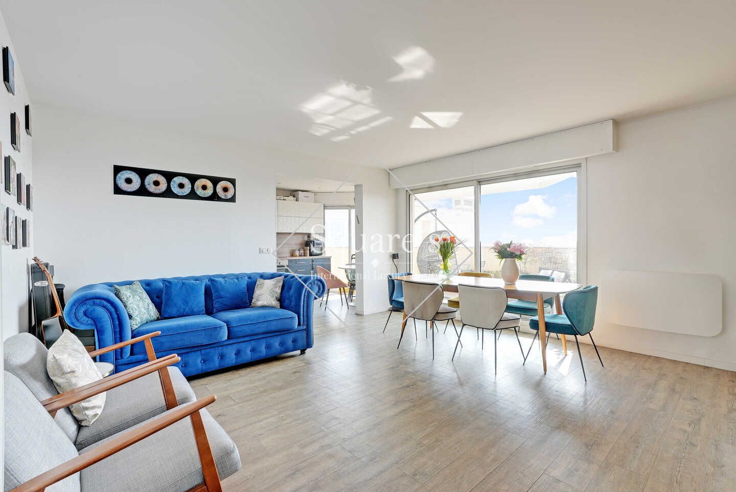 apartment 4 Rooms for sale on Courbevoie (92400)