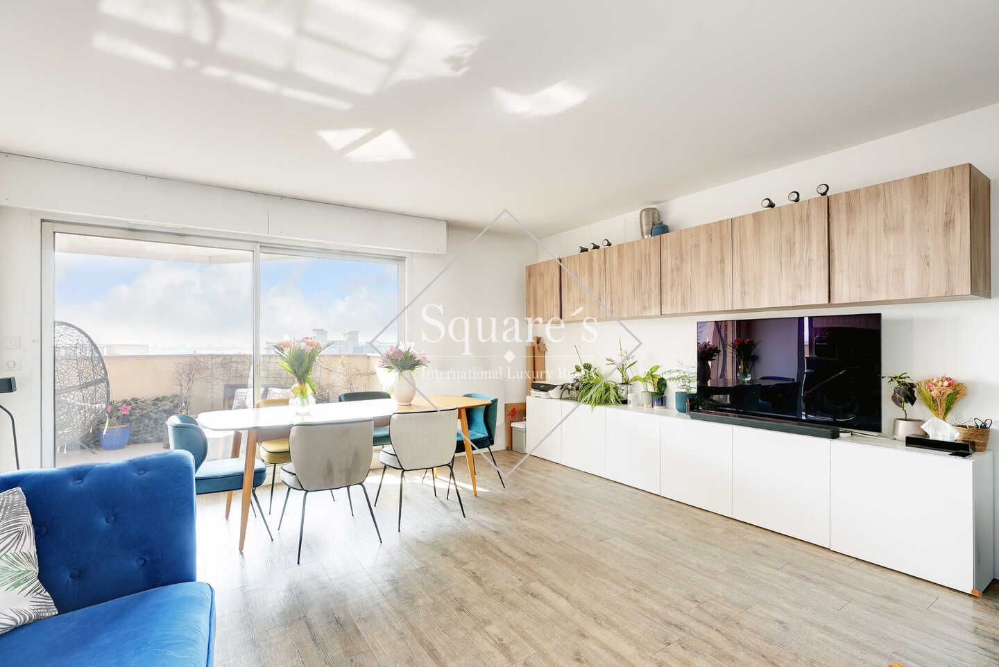 apartment 4 Rooms for sale on Courbevoie (92400)