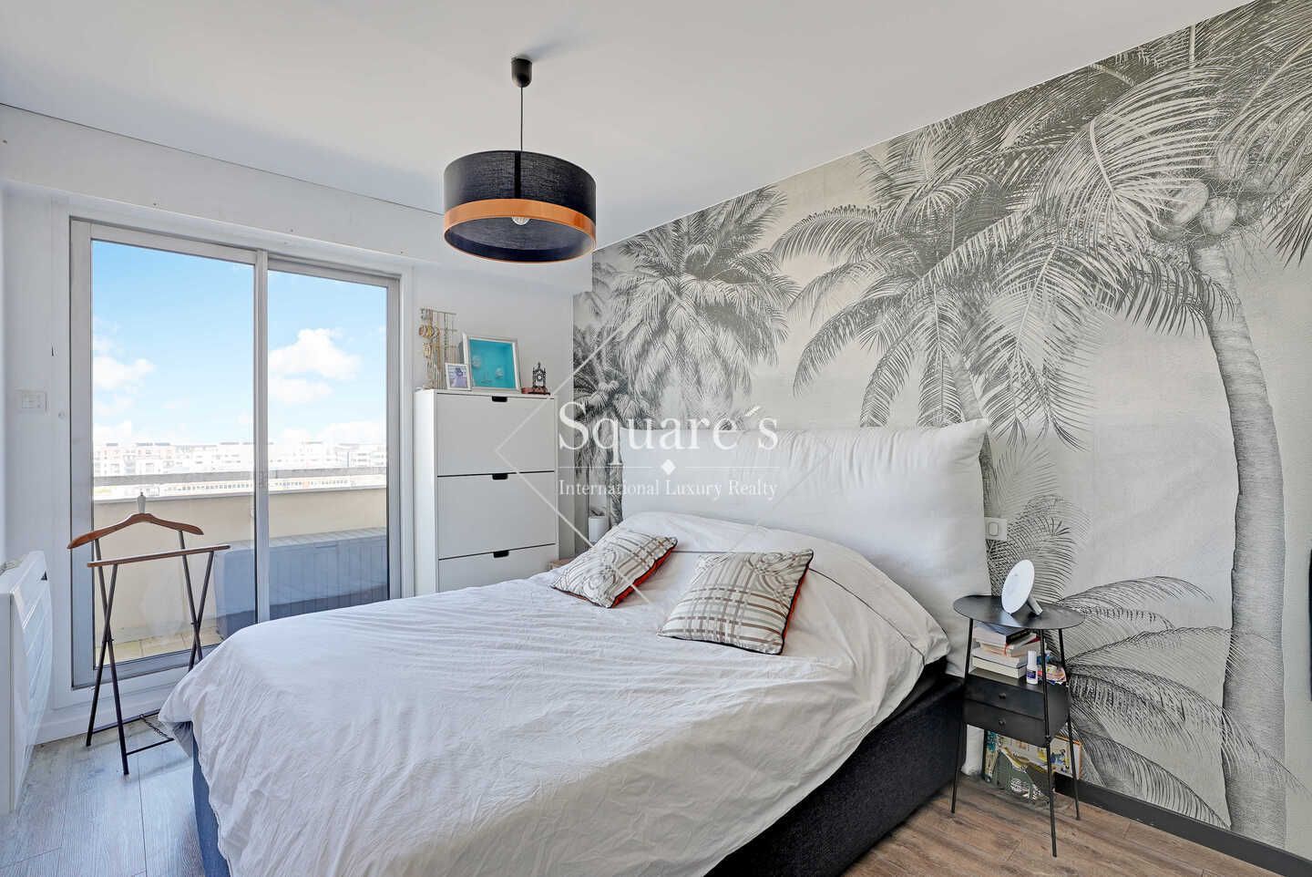 apartment 4 Rooms for sale on Courbevoie (92400)