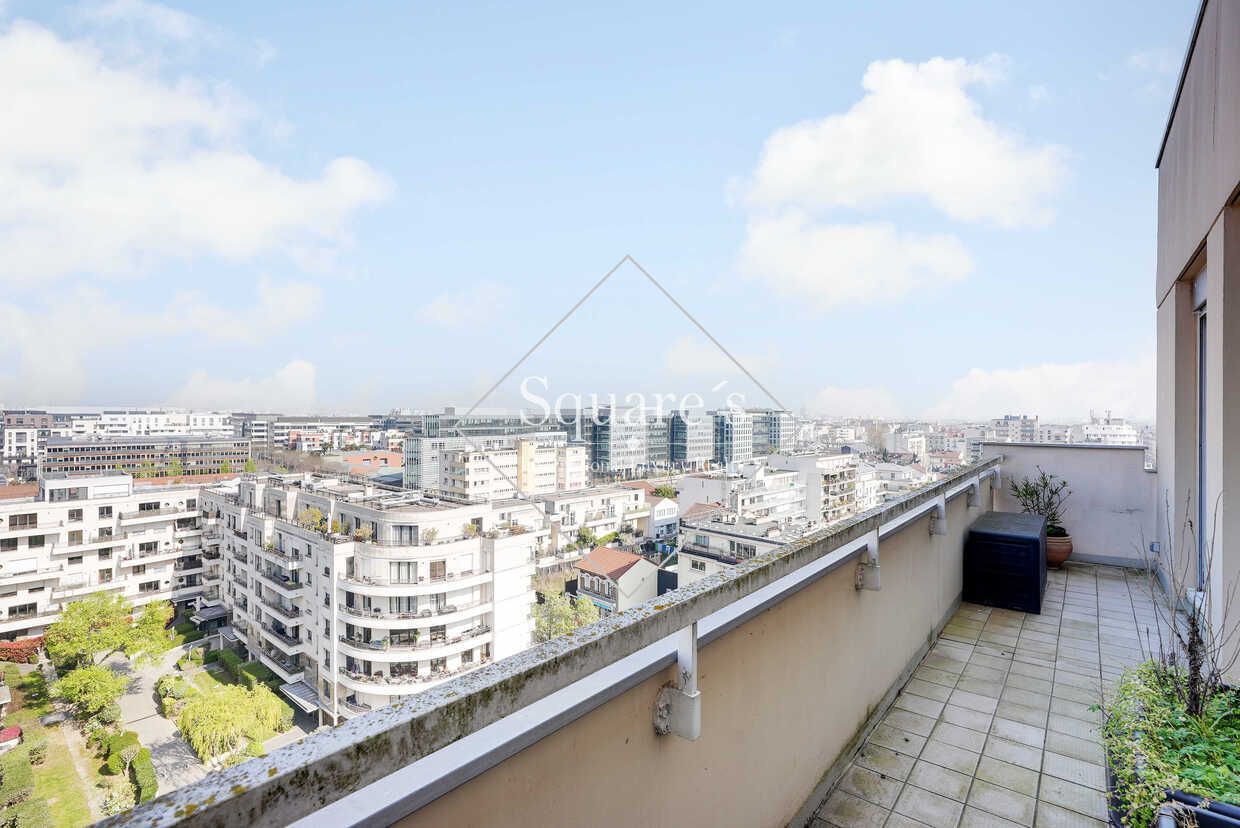 apartment 4 Rooms for sale on Courbevoie (92400)