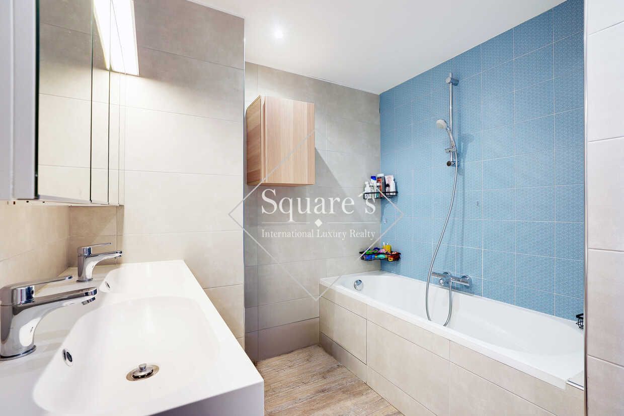 apartment 4 Rooms for sale on Courbevoie (92400)