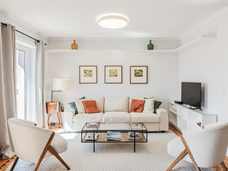 apartment 7 Rooms for sale on Lisboa (1700)