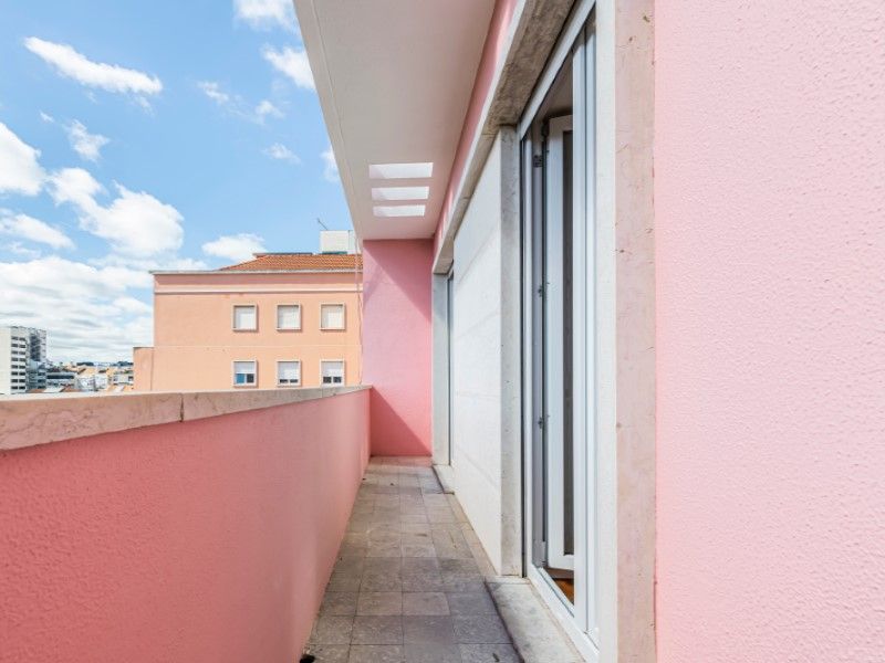 apartment 7 Rooms for sale on Lisboa (1700)